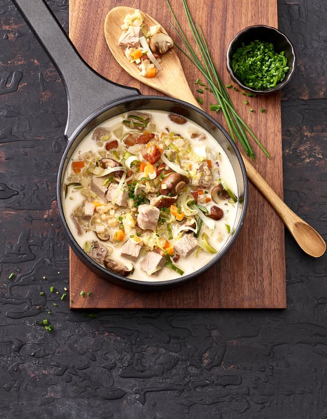 Soupe à l'orge avec bouilli et lardons