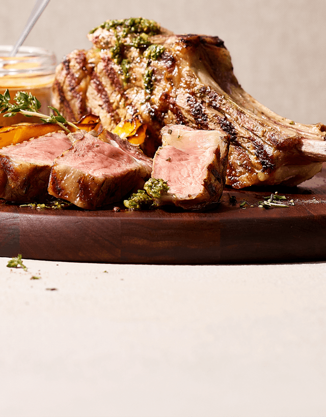 Côte de veau grillée aux herbes, sauce calabraise